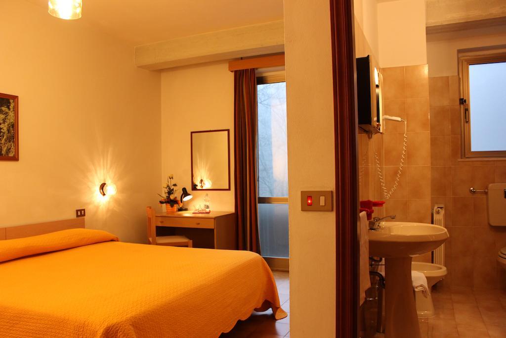 Albergo Ristorante Montecucco Da Tobia Sigillo Zimmer foto